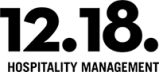 Schwarzer Hintergrund mit einem schwarzen Quadrat, Text: '12.18, HOSPITALITY MANAGEMENT', Symbol für Professionalität und Effizienz im Hotelmanagement
