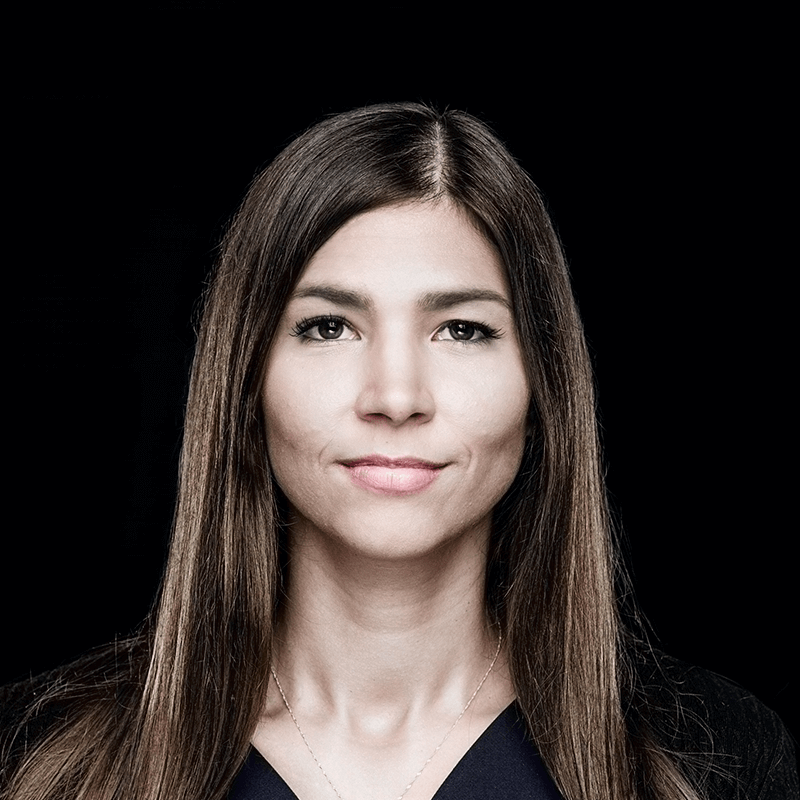 A woman with long hair and a necklace in a headshot photo on 12. 18. Investment Management GmbH webs